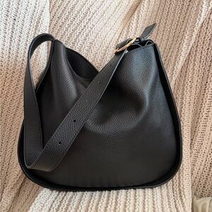 SALE!Elegant Tote Le Monde London Black Pebbled Leather Expandable Shoulder Bag